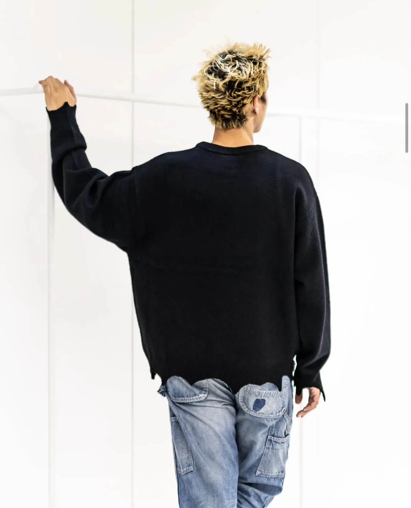 ❥4040#P240 New Saint Michael ✖️ KLF destroyed sweater made of black sheepskin material, KLF saint embroidery on the front, super visual impact! Distressed design, full of street feel, same style for men and women, a must-have for autumn and winter wear. Dark style + unique artistic sense, fashionable people and celebrities are picking it up, it looks cool if you wear it casually! Craftsmanship: The whole piece is cut and aged by hand, very slow! Weight: 900g Color: Black Size: S M L XL